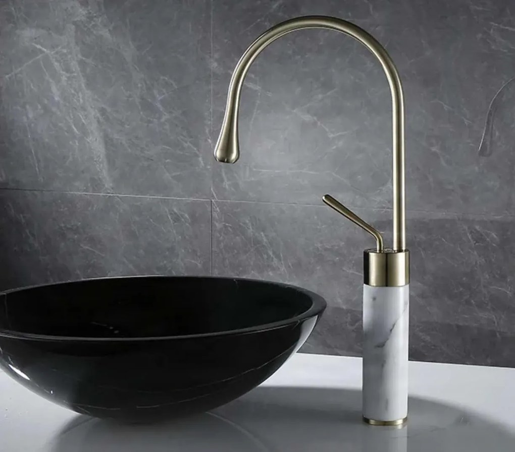Miscelatore per lavabo EYN BF0954 da piano in ottone con bocca girevole, in più finiture tra cui oro spazzolato — Oro spazzolato - marmo nero — 48 cm