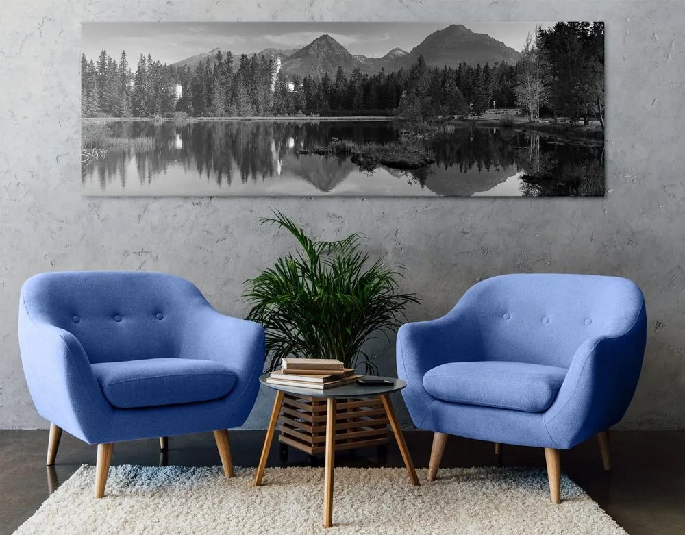 Quadro su tela – Magnifico panorama montano sul lago in bianco e nero