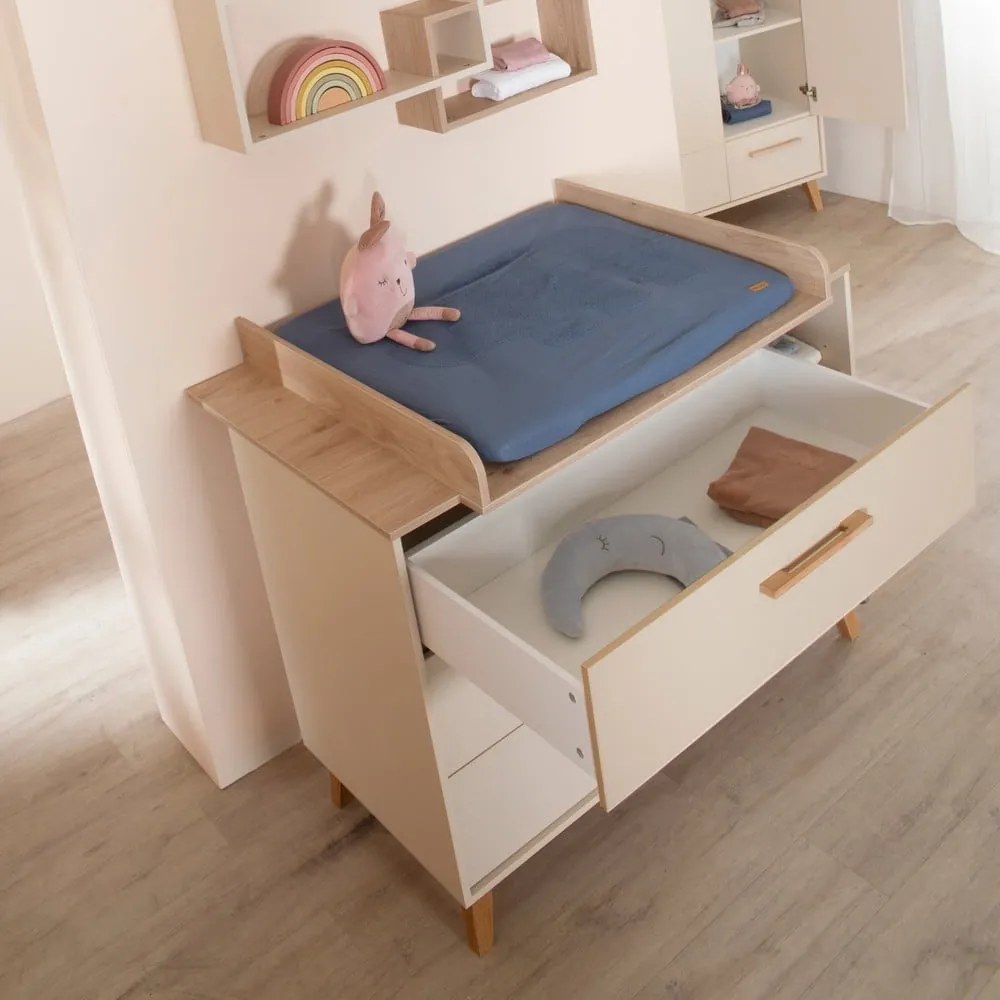 Cassettiera per bambini color crema/di colore naturale con effetto rovere con fasciatoio 117x103x78 cm Jil – Roba