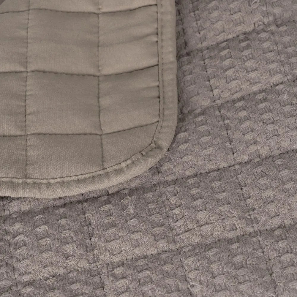Copriletto beige con rivestimento trapuntato 180x260 cm – Ixia