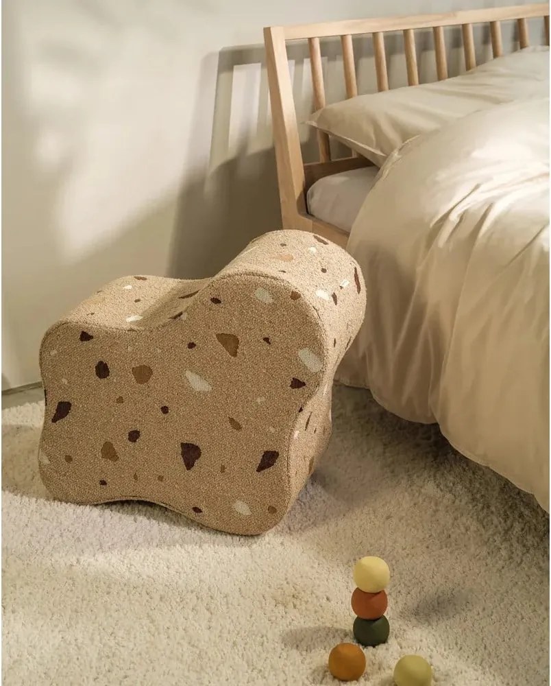 Pouf per bambini marrone chiaro con rivestimento in bouclé e ciniglia Terrazzo Cloud – Wigiwama