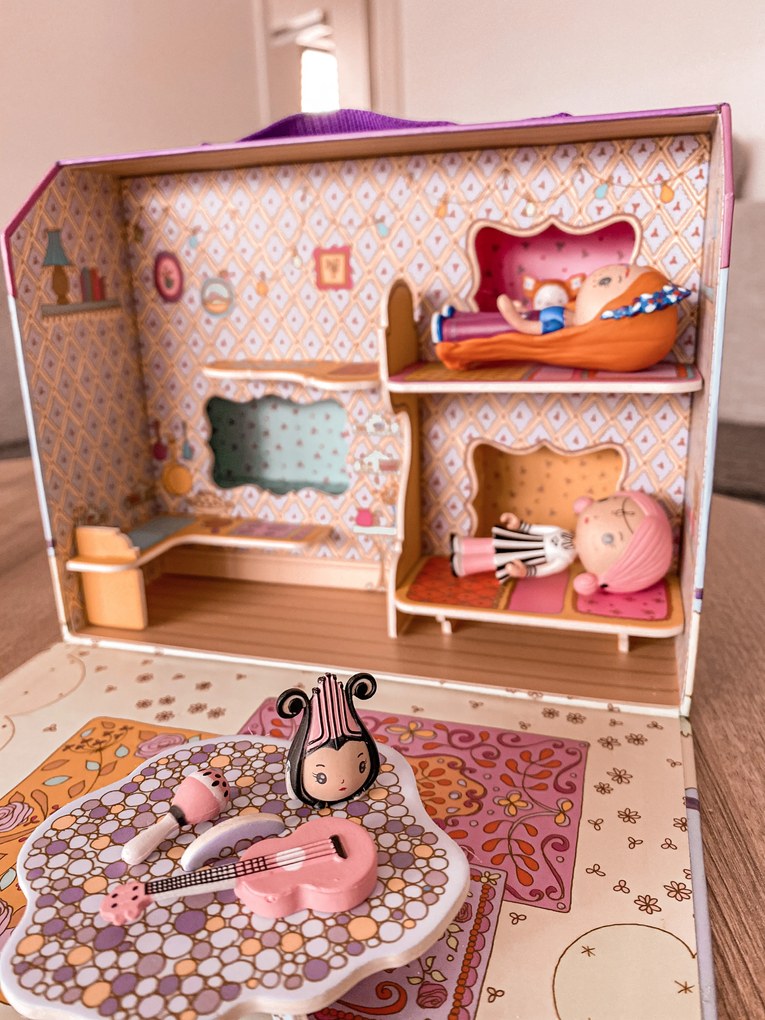 Tinyly - Bluchka & Indie + casetta