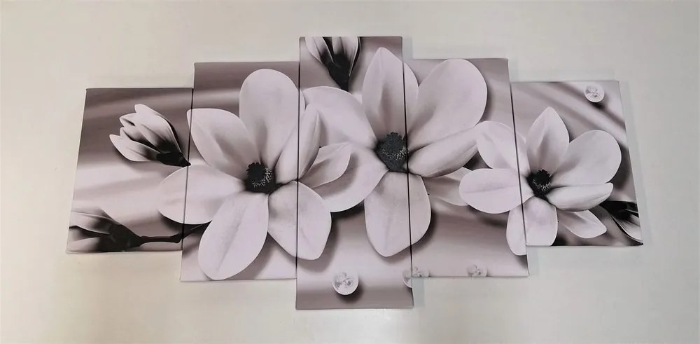Quadri 5 pezzi – Magnolia di lusso con perle in bianco e nero