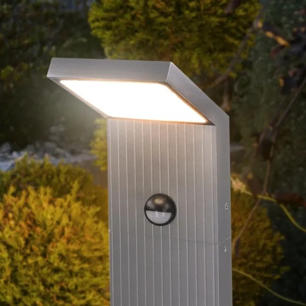 Brilagi - Lampada LED da esterno con sensore RIANO LED/8W/230V argento IP65 80 cm