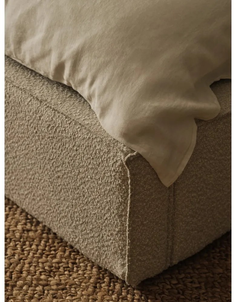 Letto matrimoniale imbottito color crema con contenitore e rete inclusi 200x200 cm Simon – Micadoni