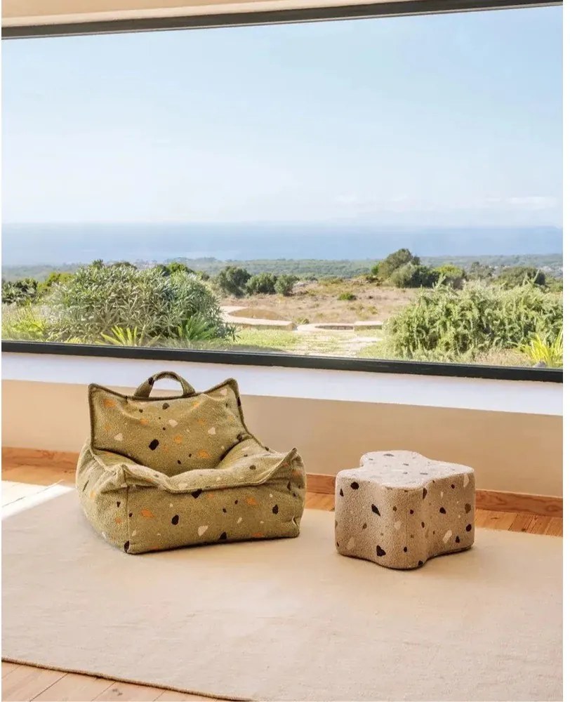 Pouf per bambini marrone chiaro con rivestimento in bouclé e ciniglia Terrazzo Cloud – Wigiwama