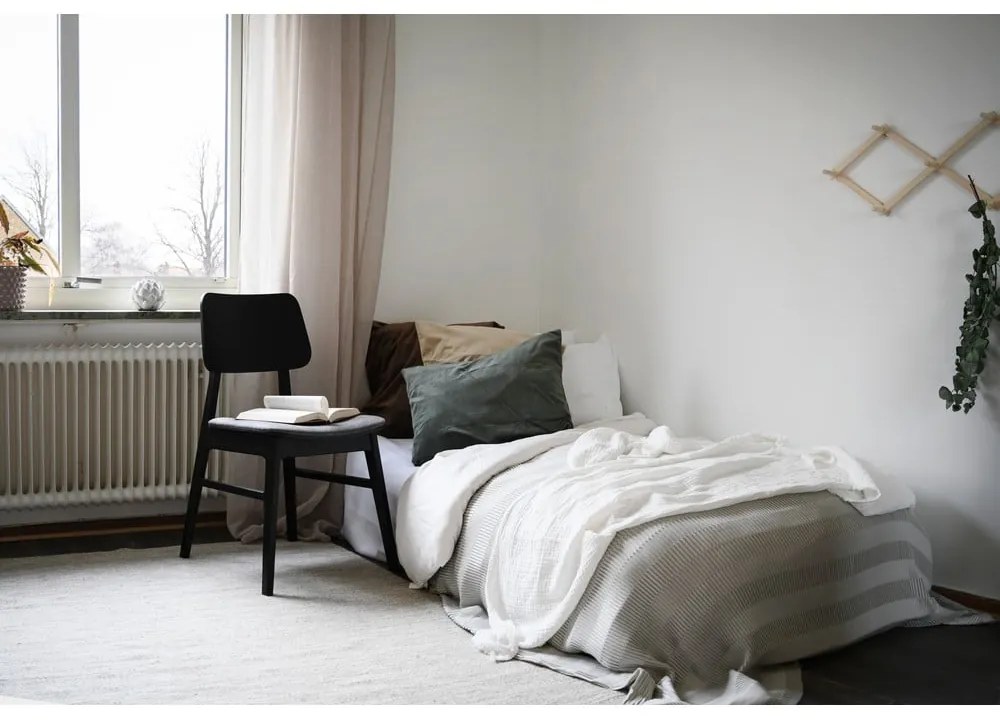 Sedia da pranzo nera con cuscino grigio scuro Nagano - Rowico