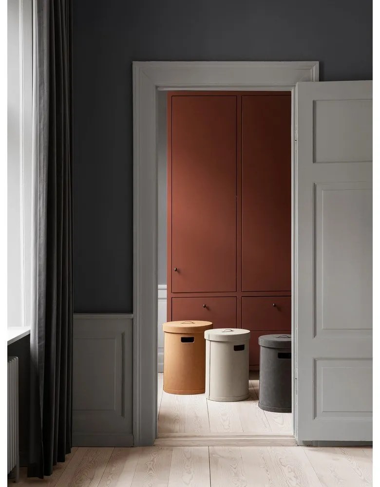 Cesta per il bucato grigio scuro in finta pelle 67,5 l Sahla M – Blomus