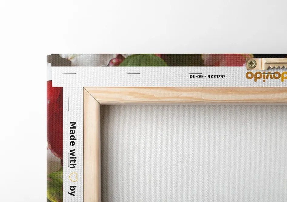 Quadro su tela – Composizione di fiori primaverili in cassetto di legno