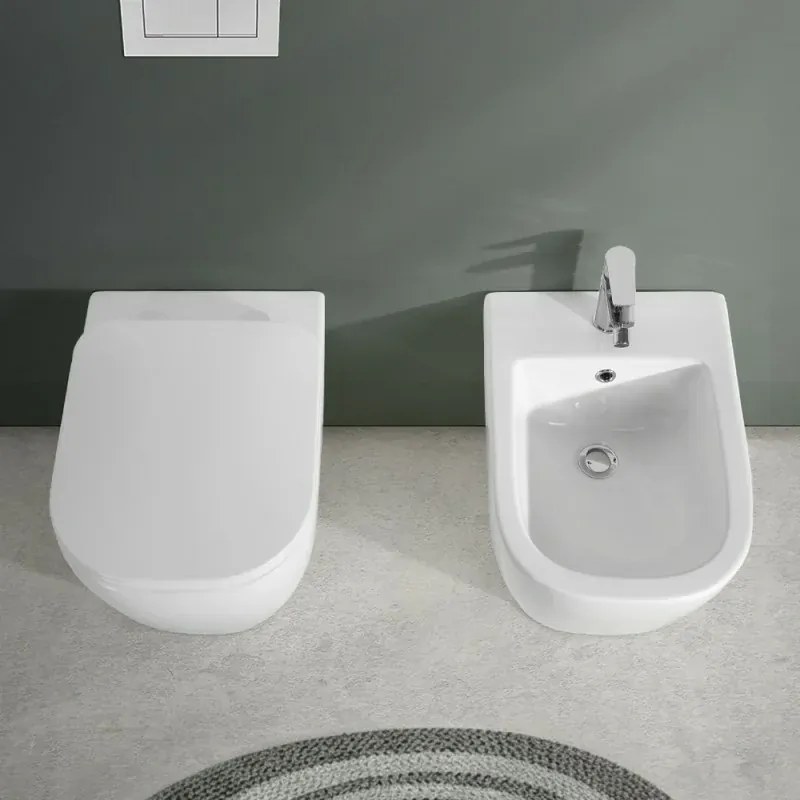 Wc filomuro bianco design quadrato in ceramica con scarico Rimless Kayra
