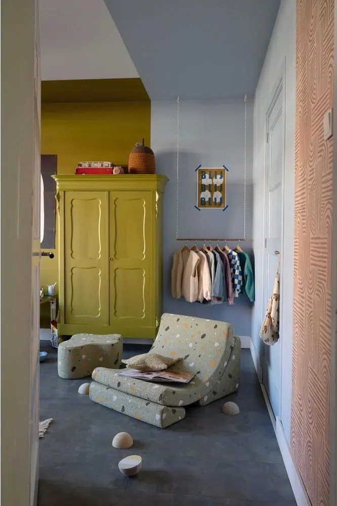 Pouf per bambini verde con rivestimento in bouclé e ciniglia Terrazzo Cloud – Wigiwama