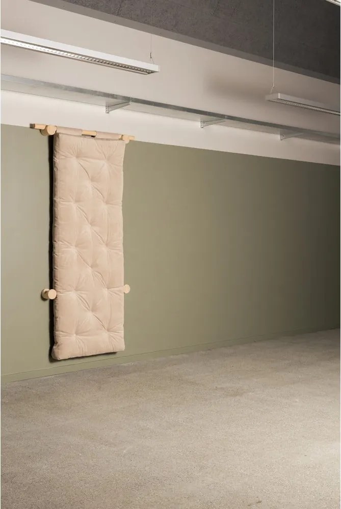 Poltrona color crema allungabile con rivestimento in velluto a coste Hooked – Karup Design