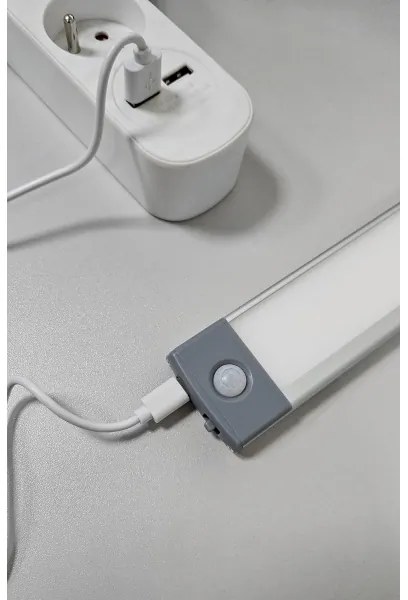 Illuminazione LED ricaricabile per mobili con sensore LED/3,5W/5V USB 800mAh 420