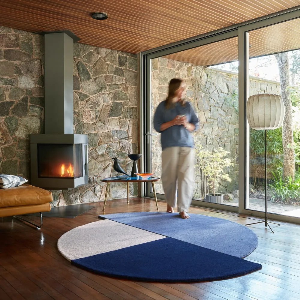 Tappeto rotondo blu in lana tessuto a mano ø 150 cm Mia Segment – Flair Rugs