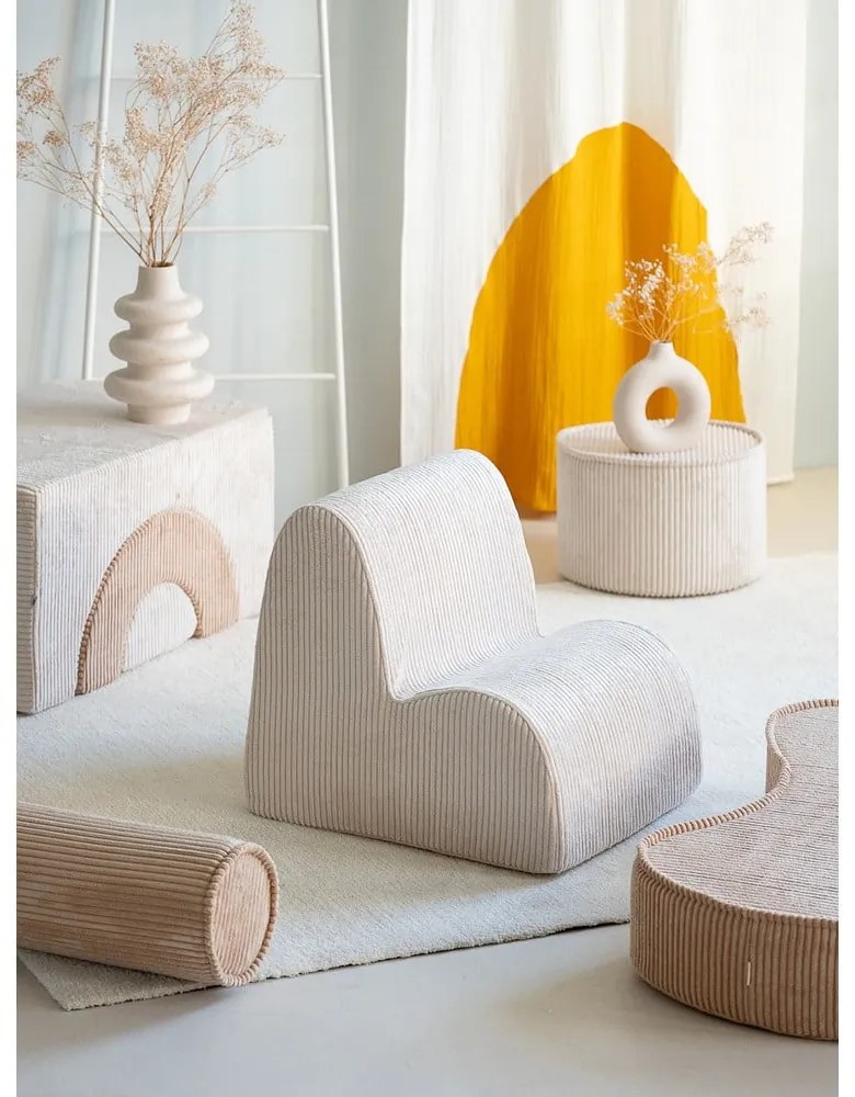 Poltrona per bambini color crema con rivestimento in velluto a coste Cloud – Wigiwama