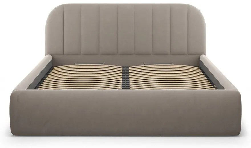 Letto matrimoniale imbottito marrone chiaro con contenitore con rete inclusa 140x200 cm Juno – Windsor &amp; Co Sofas