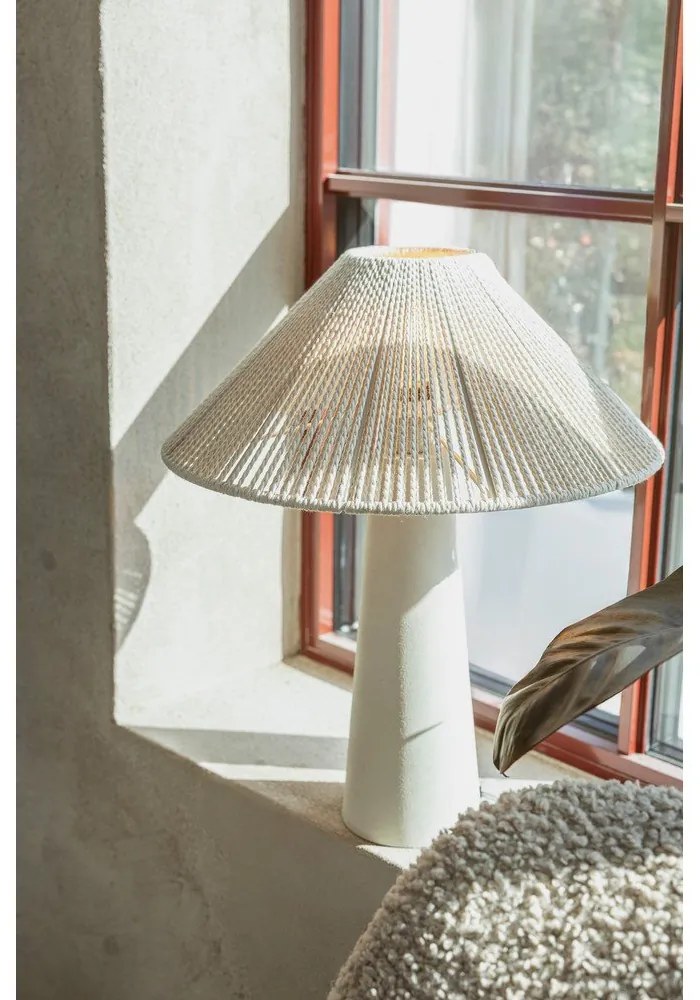 Lampada da tavolo beige con paralume in tessuto (altezza totale 50 cm) Favoro – Markslöjd