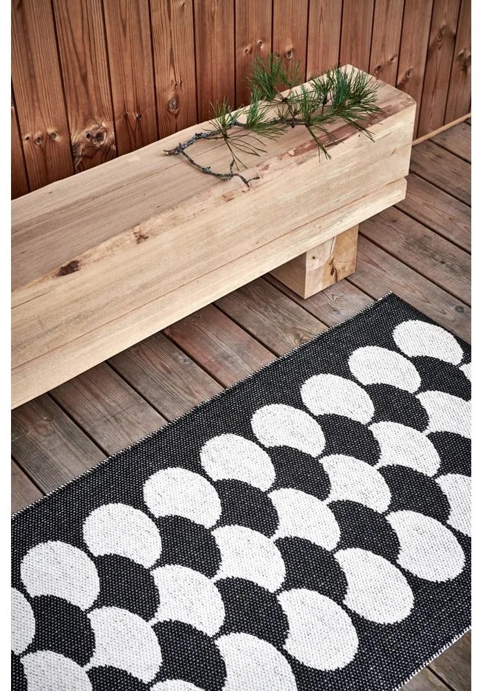 Passatoia da interno/esterno nera/color crema 70x250 cm Poppy Black Vanilla – Pappelina