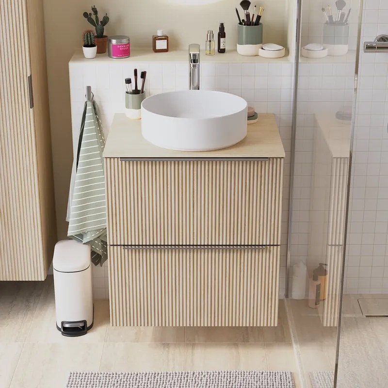 Mobile bagno sospeso Neo Groove L 61 x H 68 x P 49 cm, 2 cassetti con maniglia cromo, top e lavabo da appoggio Studio in ceramica bianco opaco inclusi, rovere naturale cannettato