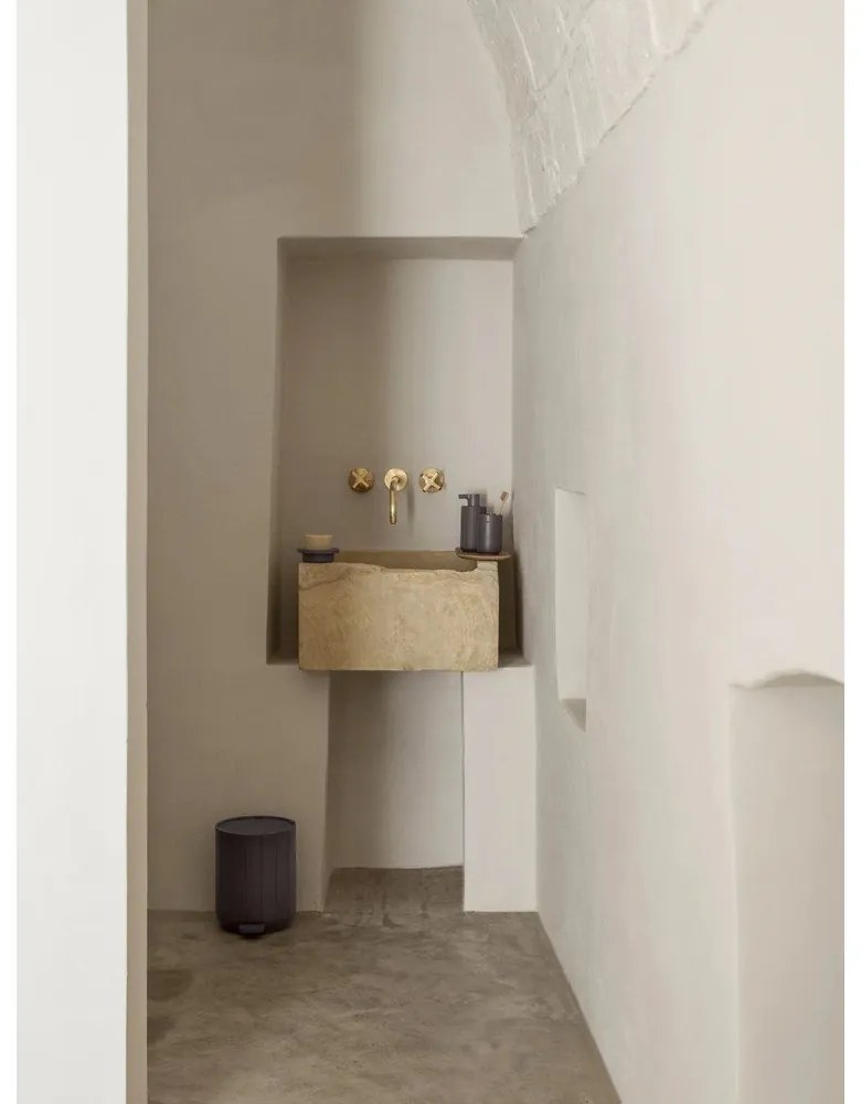 Portasaponetta grigio in poliresina Kua – Blomus