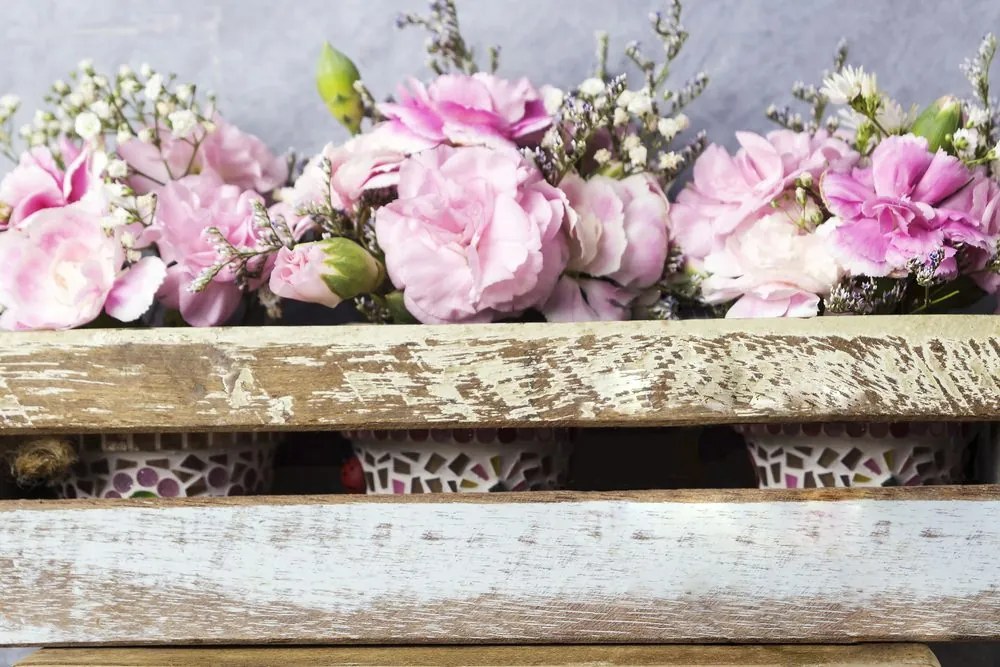 Quadro su tela – Fiori in cassetta di legno senza cuore