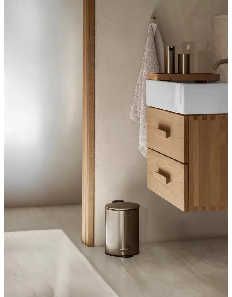 Cestino per rifiuti in acciaio con piedini in bronzo 3 l Tubo - Blomus