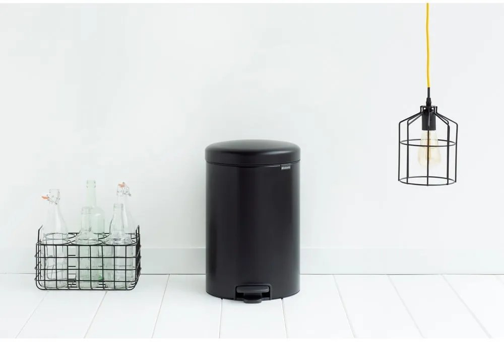 Cestino per la spazzatura nero opaco in acciaio con pedale 20 l NewIcon – Brabantia