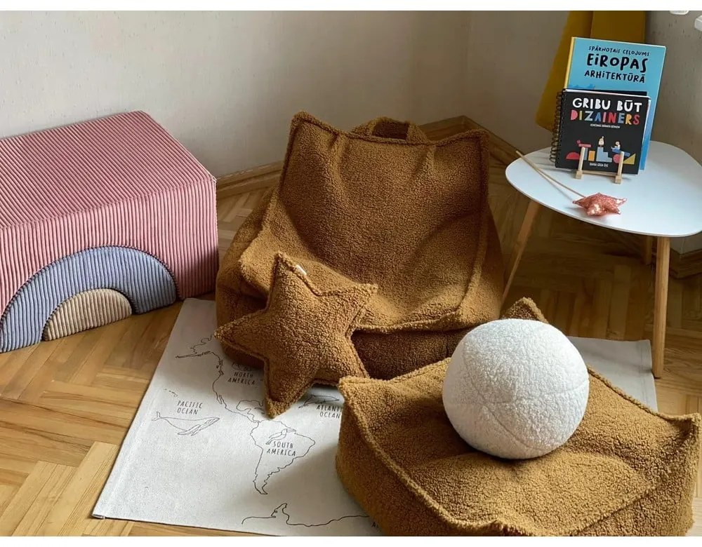 Cuscino per divano da bambini color crema con rivestimento in bouclé Ball – Wigiwama