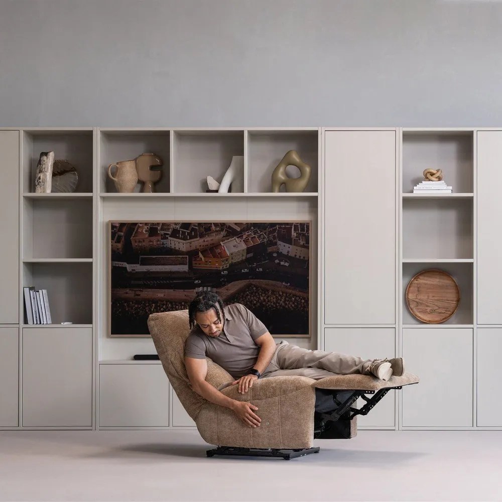 Poltrona da relax marrone chiaro reclinabile con rivestimento in velluto a coste Hein – WOOOD