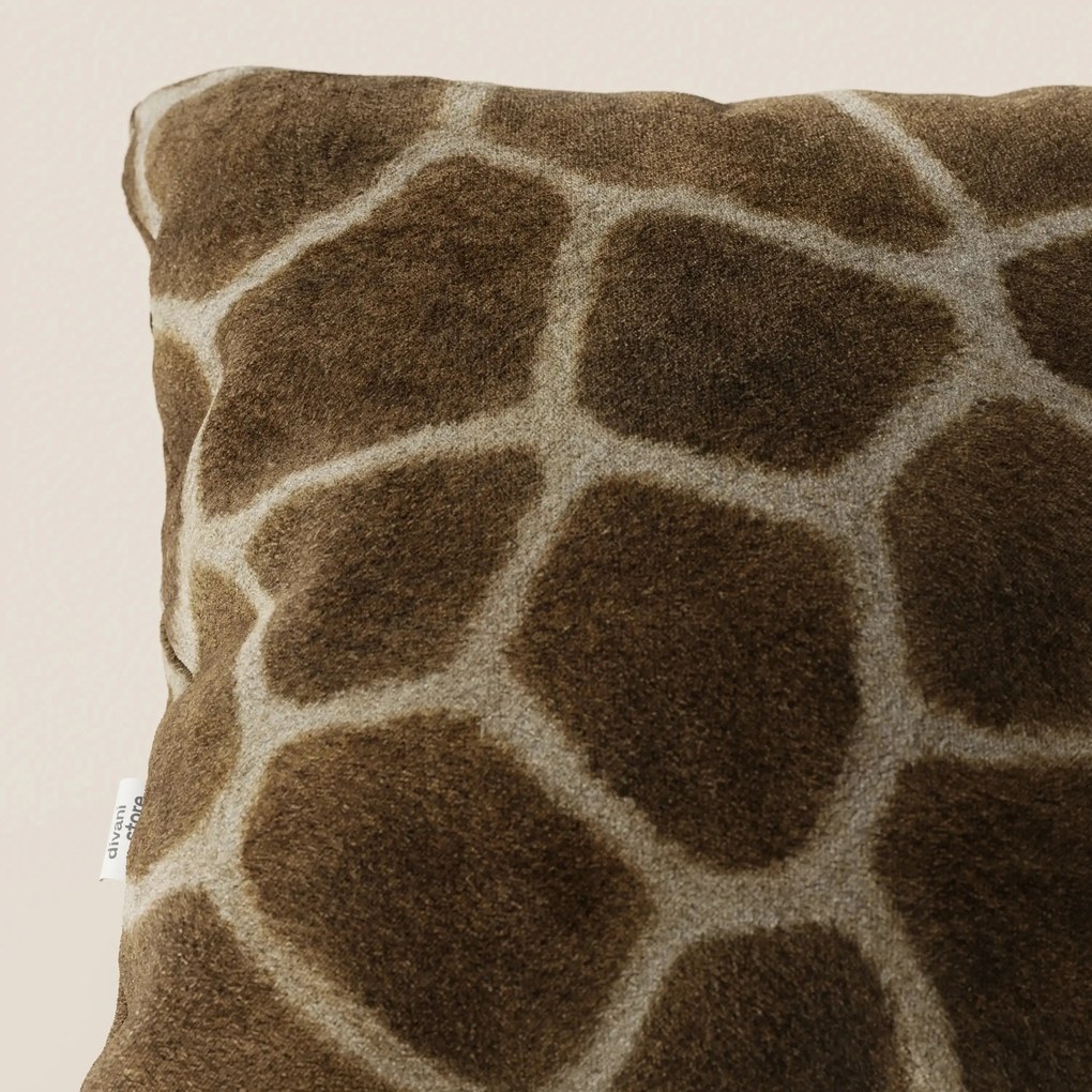 Wild cuscino in collezione Wild in microfibra impermeabile giraffa