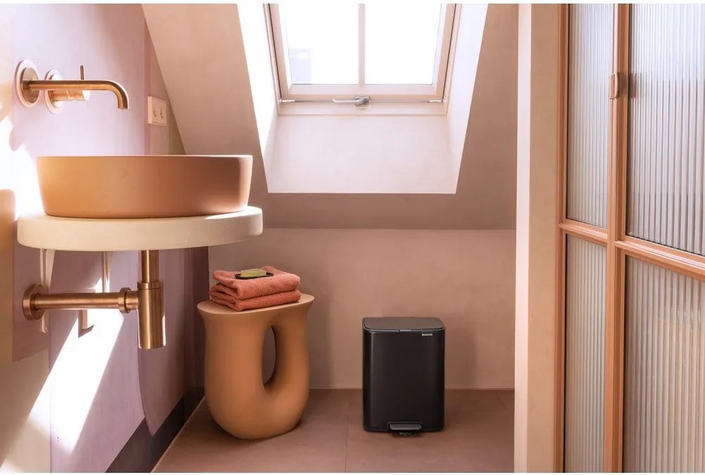 Cestino per la spazzatura nero opaco in acciaio con pedale 12 l Bo – Brabantia