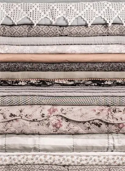 Tapete Her Royal Slumber von Rebel Walls - Vintage
