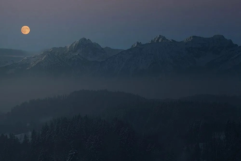 Carta da parati autoadesiva – Luna piena sopra le montagne