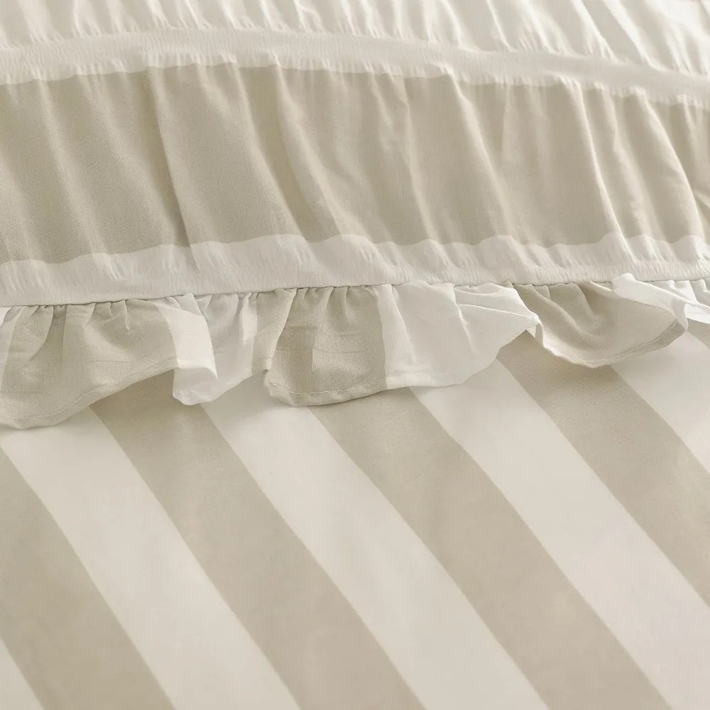 Set copripiumino e federa beige per letto matrimoniale 3 pezzi 200x200 cm Seersucker Frill Stripe – Catherine Lansfield