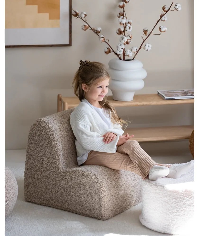 Poltrona per bambini marrone chiaro con rivestimento in bouclé Cloud – Wigiwama