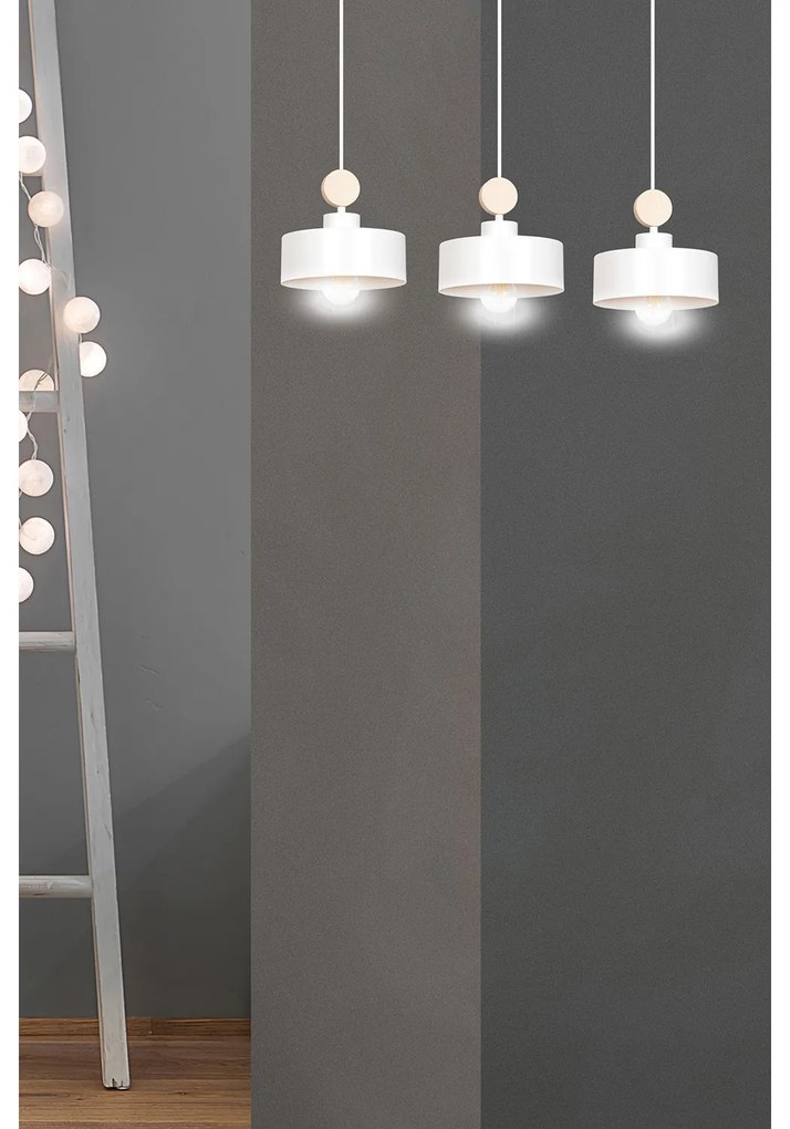 Lampadario 3 Luci Zhurong In Acciaio Bianco E Paralumi Con Legno Naturale