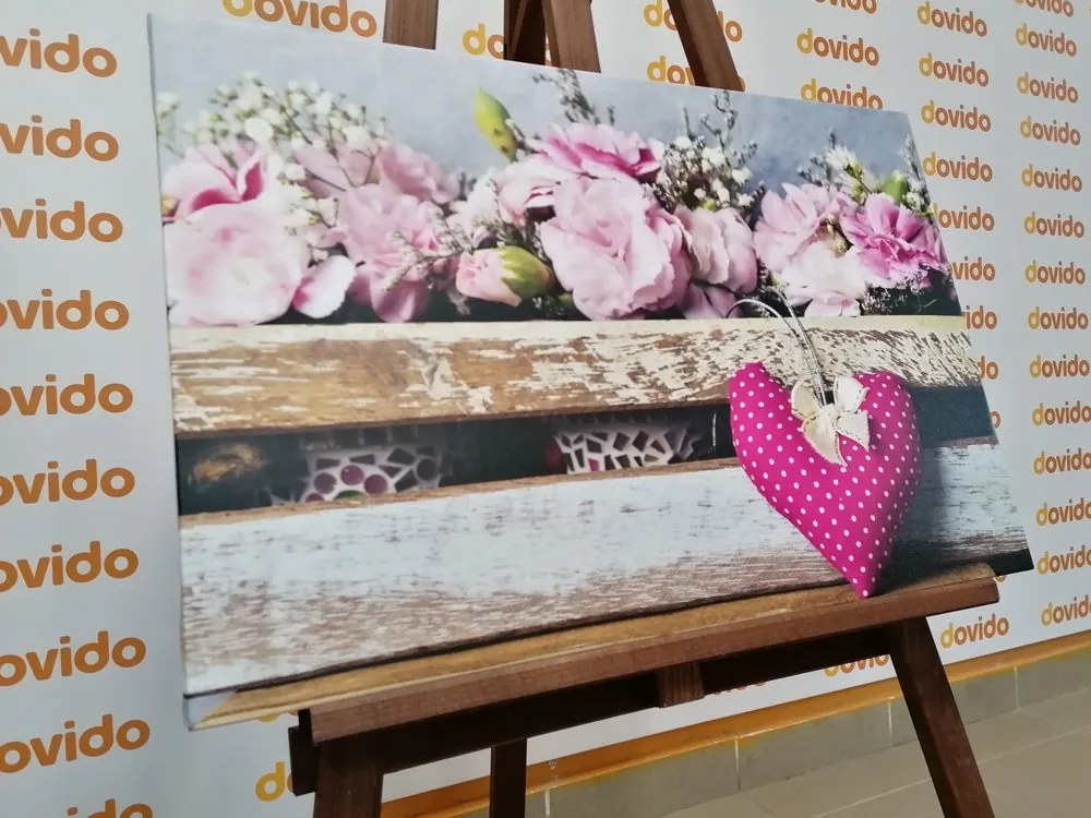Stampa su tela – Fiori di garofano in cassa di legno
