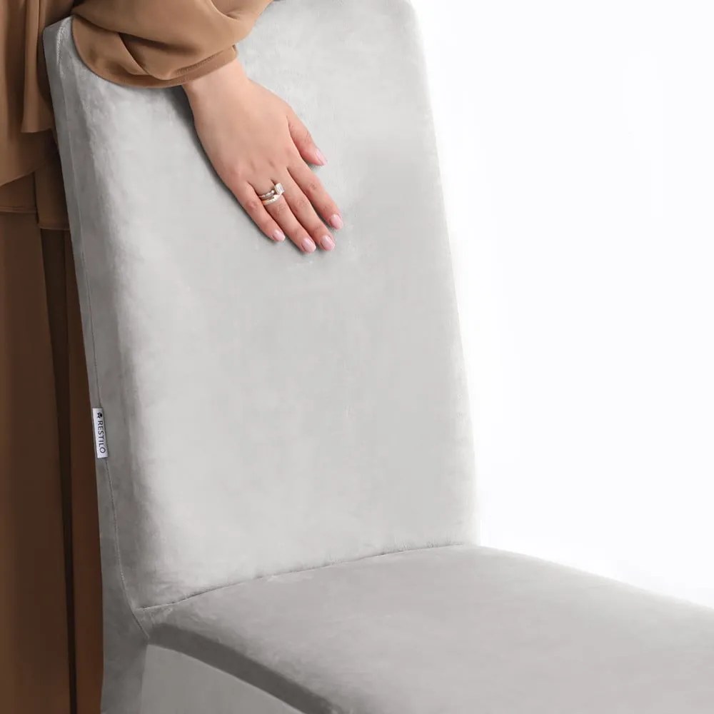 Set di coprisedia grigio chiaro con rivestimento elastico per sedie 4 pz 48 cm Sento – Restilo