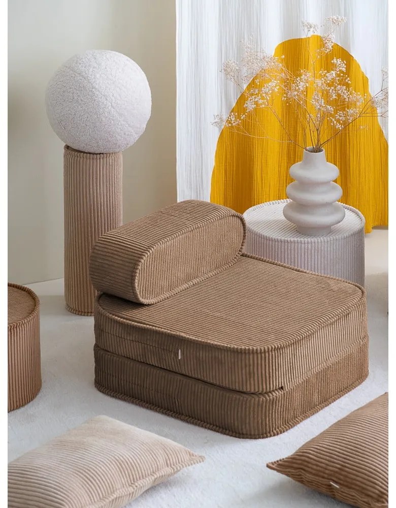 Poltrona per bambini marrone con rivestimento in velluto a coste Flip – Wigiwama