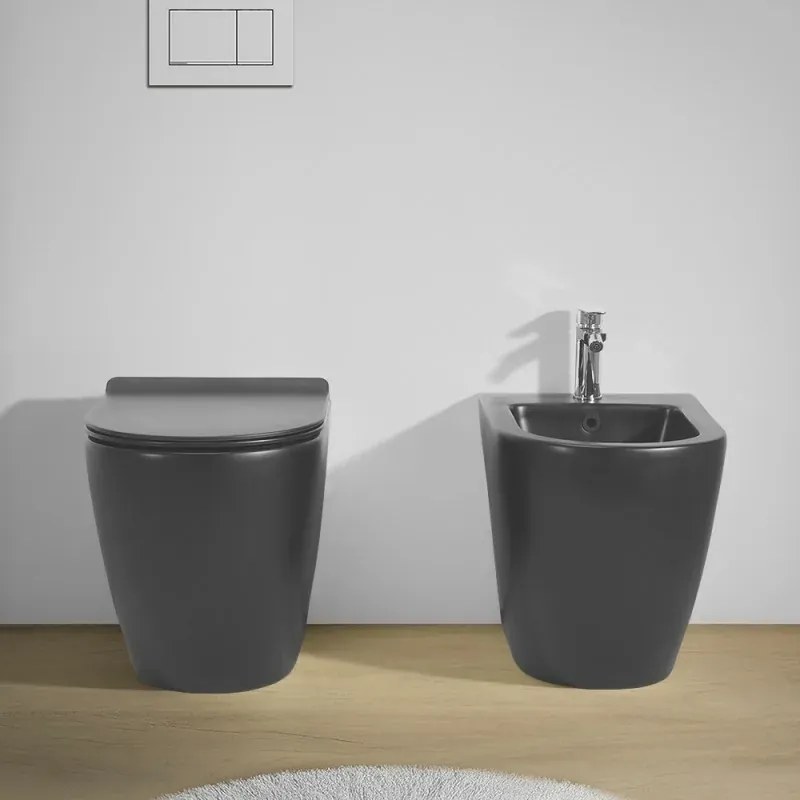 Sanitari Filomuro in ceramica grigia opaca con copriwc e scarico a tornado Tokyo