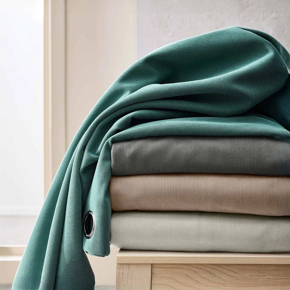 Tenda termoisolante verde in velluto a coste 140x260 cm Madison – douceur d'intérieur