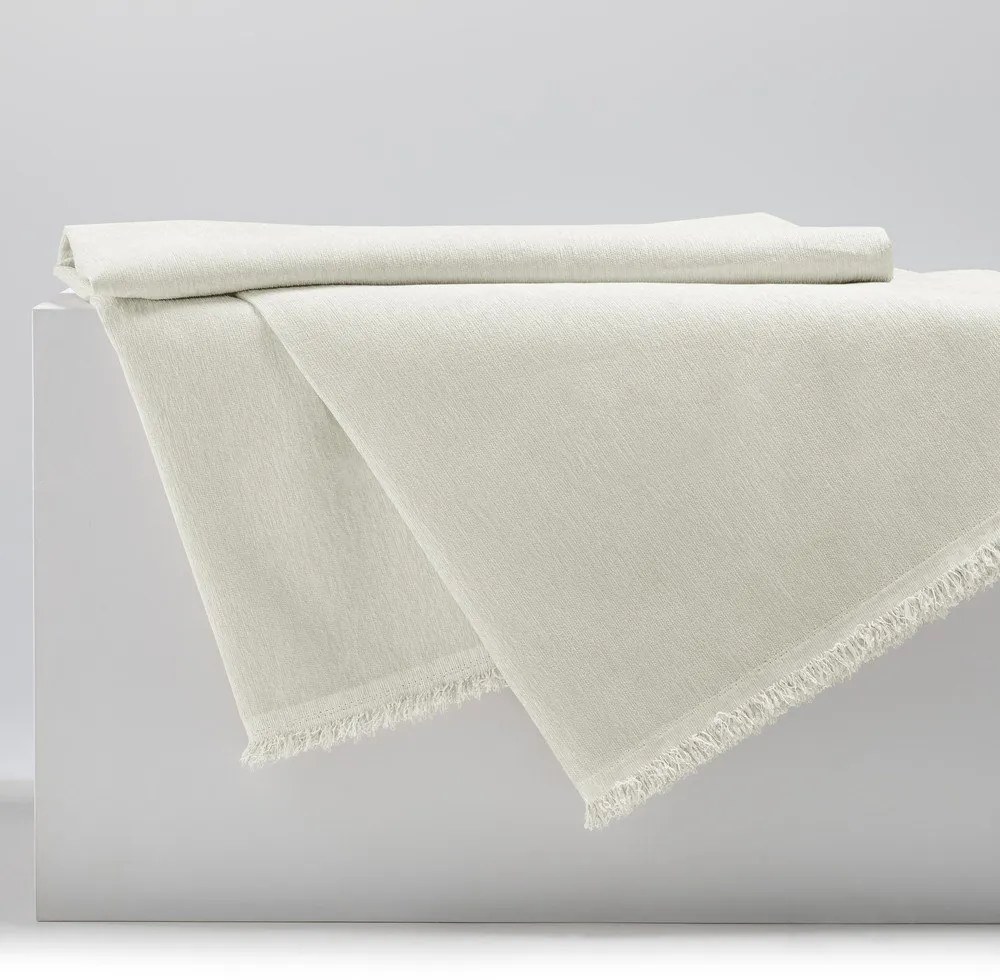 Copriletto color crema in ciniglia 220x240 cm Talo – Filumi