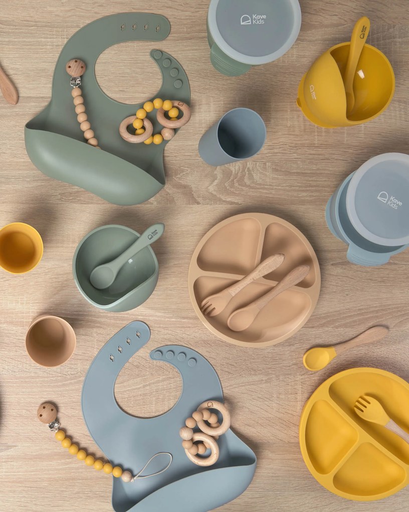 Kave Home - Set Epiphany di piatto e posate in silicone beige e legno