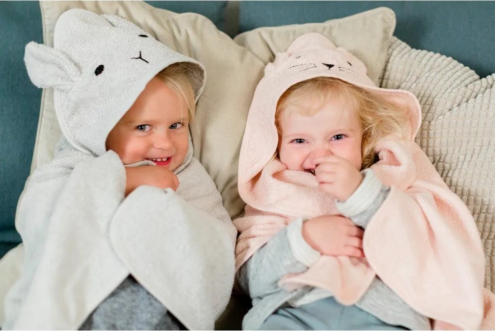Asciugamano con cappuccio da bambini grigio in cotone 76x76 cm Rabbit – Kindsgut