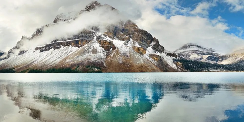 Quadro su tela – Lago vicino a una splendida montagna