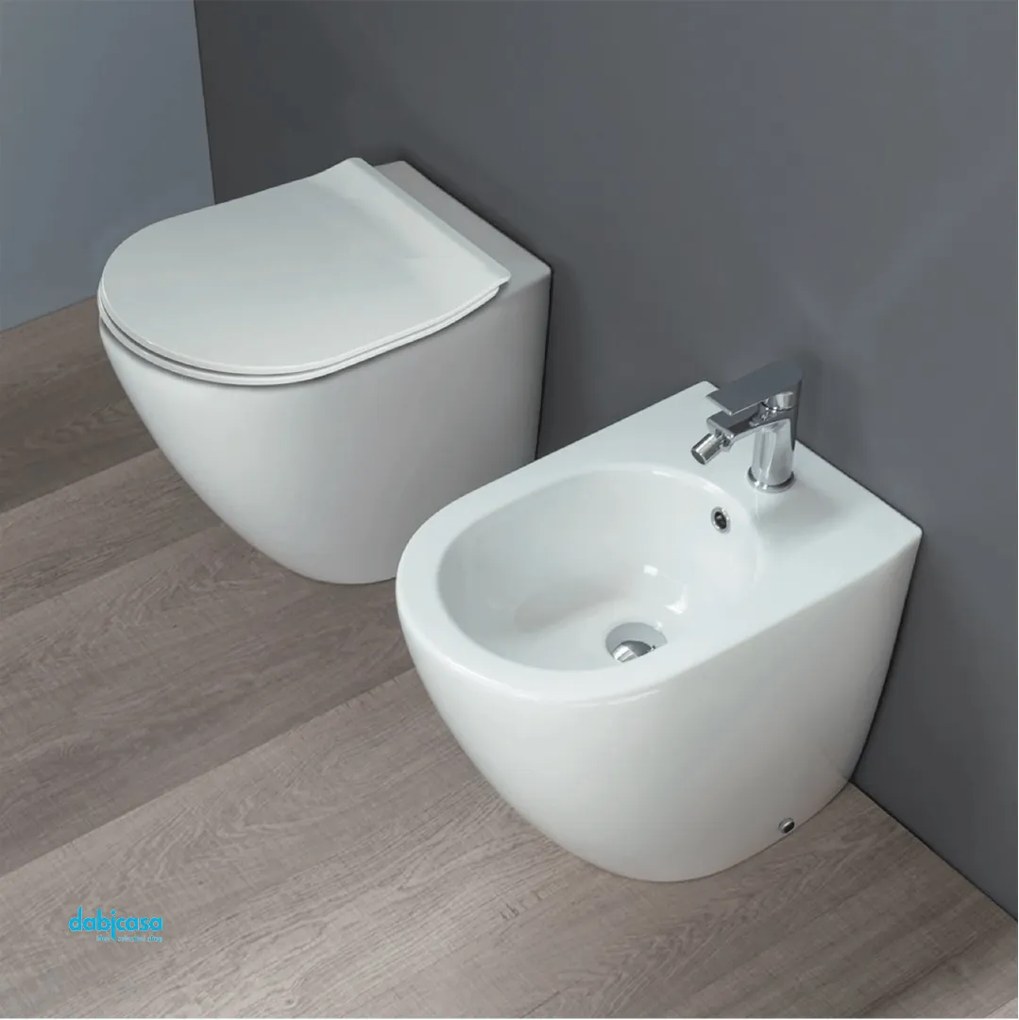 Ceramica Althea "Cover" Coppia Di Sanitari Da Terra Filo Muro Bianco Lucido Senza Brida Con Scarico Traslato