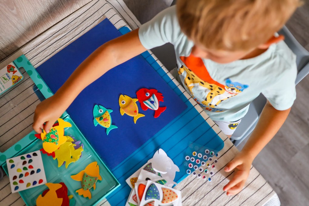 Gioco con adesivi - amiamo il pesce