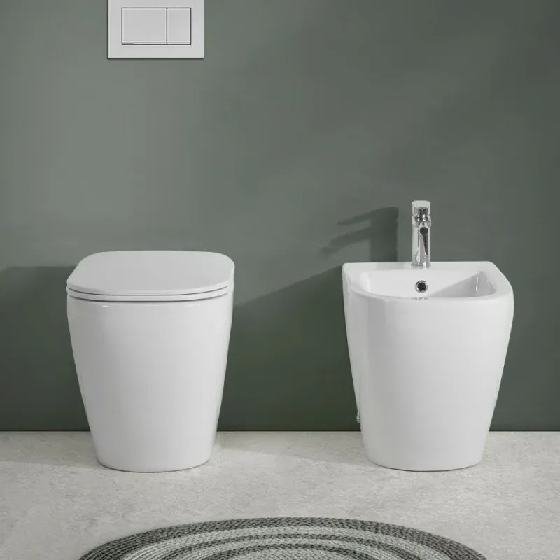 Wc filomuro bianco design quadrato in ceramica con scarico Rimless Kayra