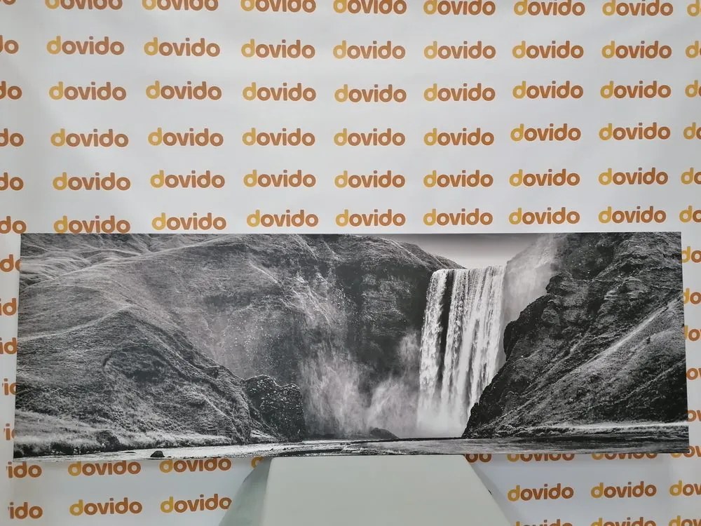 Stampa su tela – Cascata iconica in Islanda in bianco e nero