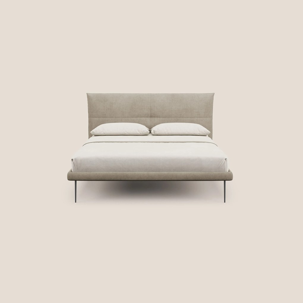 Akiko letto imbottito con piedi alti in metallo in tessuto impermeabile T02 beige